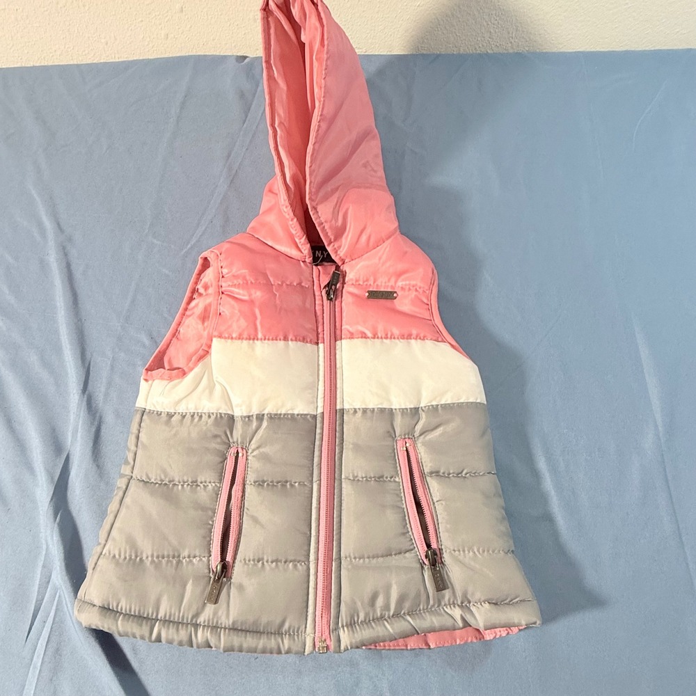 DKNY Kids Puffer Vest Hooded Pink White Gray Zipper Pockets Size 4T